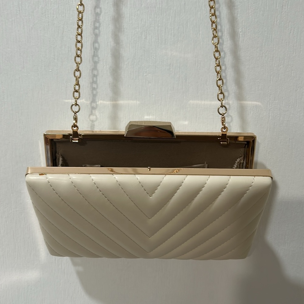 NEIMAN MARCUS WOMEN SNAP CLUTCH CROSSBODY GOLD CHAIN BONE - Picture 3 of 10